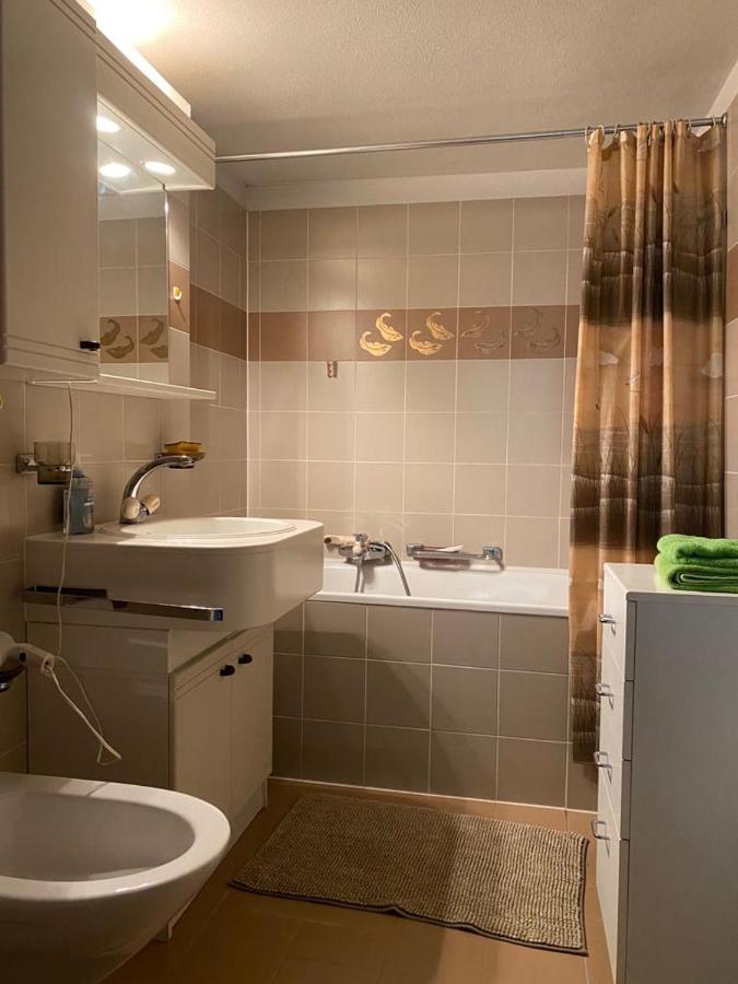 In Erster Seelinie In Apartment *